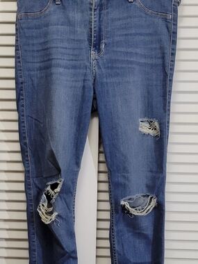 Hollister Women's Medium Blue Distressed Skinny Jeans